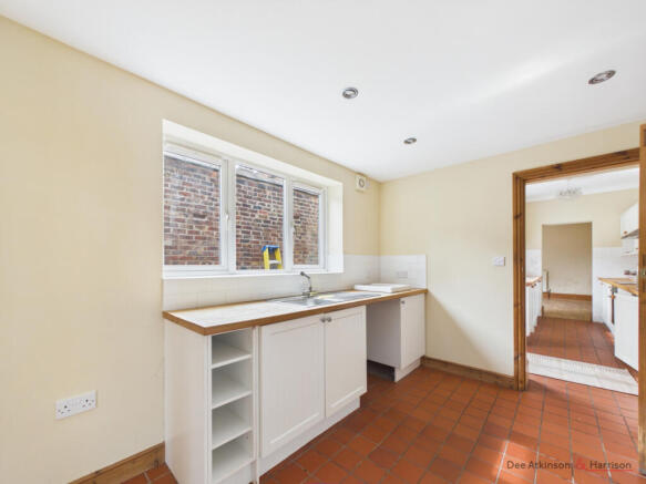 3 bed Terraced to rent Image 7