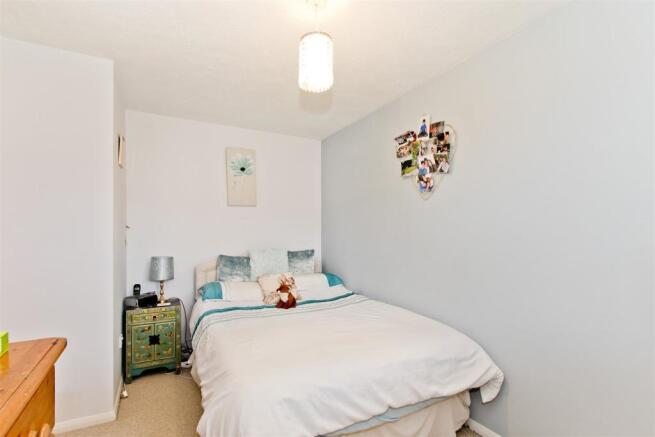 bed1.jpg