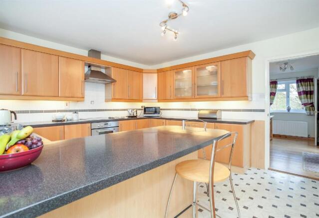 Kitchen 2.jpg