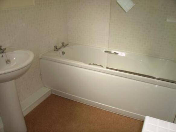 2 bed Apartment to rent Image 5