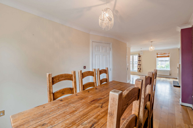 3 bed Town House for sale Image 7