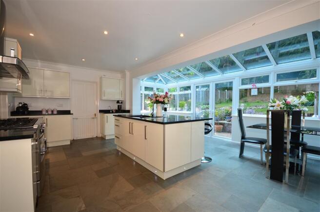 Kitchen / Breakfast Area