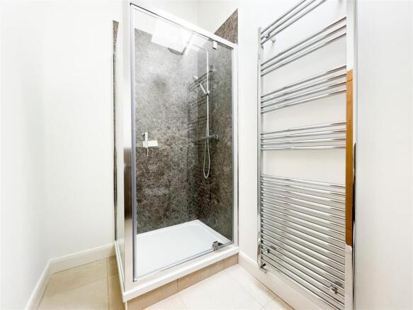 4 bed Semi-Detached to rent Image 11