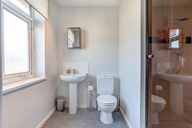 EN SUITE