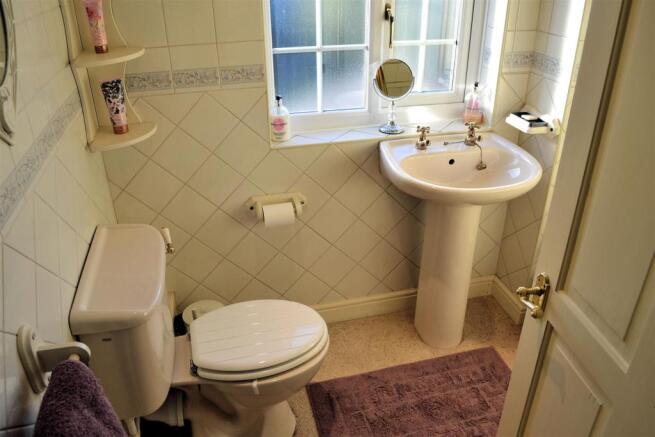 SHOWER ROOM.jpg