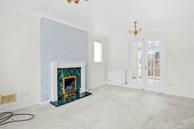 1 Hunt Avenue - sitting room.jpg