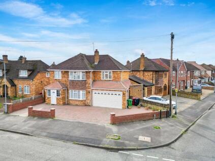 Quaves Road, langley, SL3