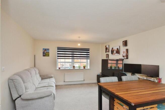 Cicero Crescent, Fairfields, Milton Keynes photo 4