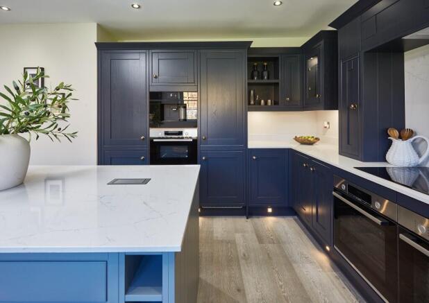 5 bed Detached for sale Image 4