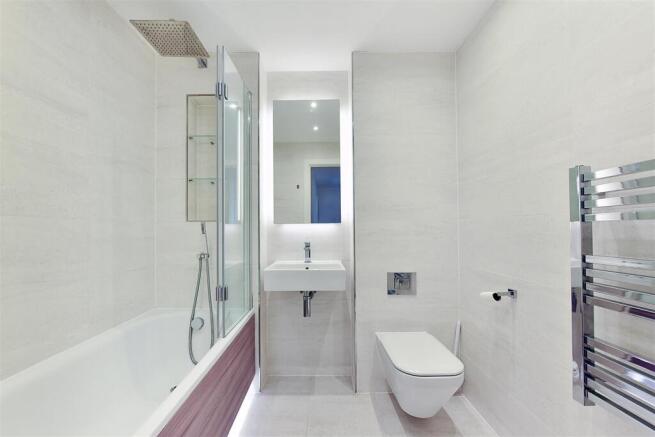 6 Lismore Boulevard, Colindale, London photo 4