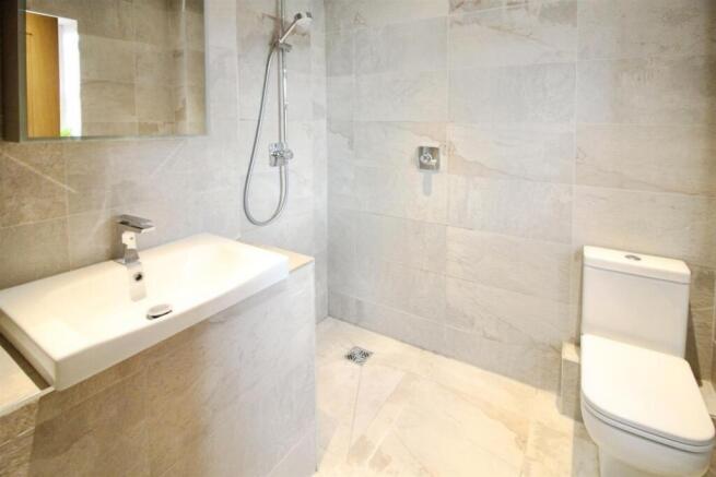 4 bed Detached for sale Image 12