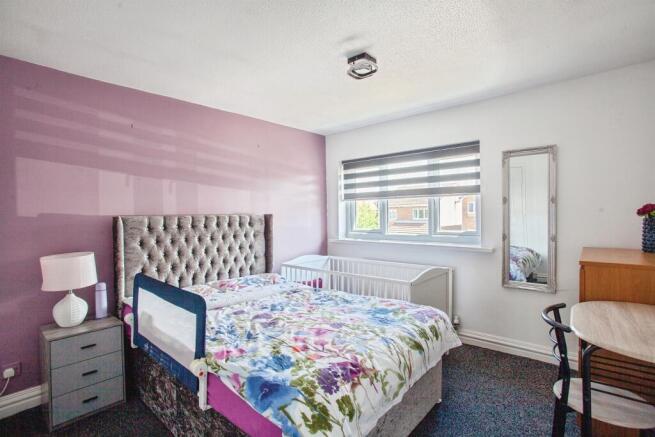 4 bed Detached for sale Image 11