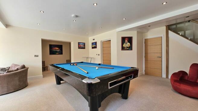 Bedroom 2/ pool room