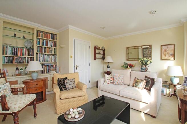 58KGG - FF Sitting room 2.jpg