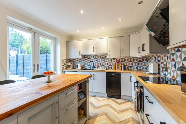 4 bed Semi-Detached for sale Image 6