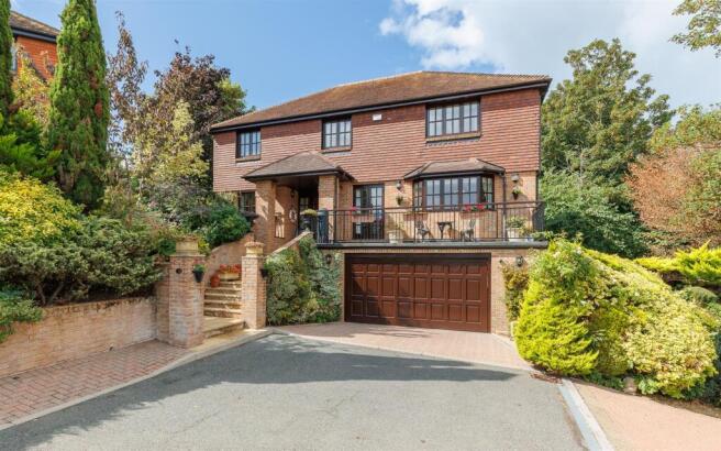 Detached Home in Gated Close