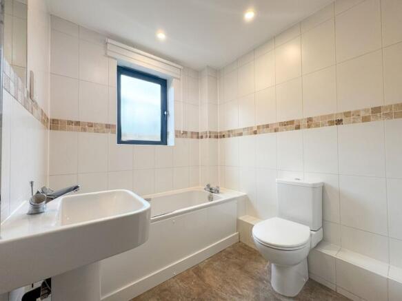 2 bed Flat to rent Image 7
