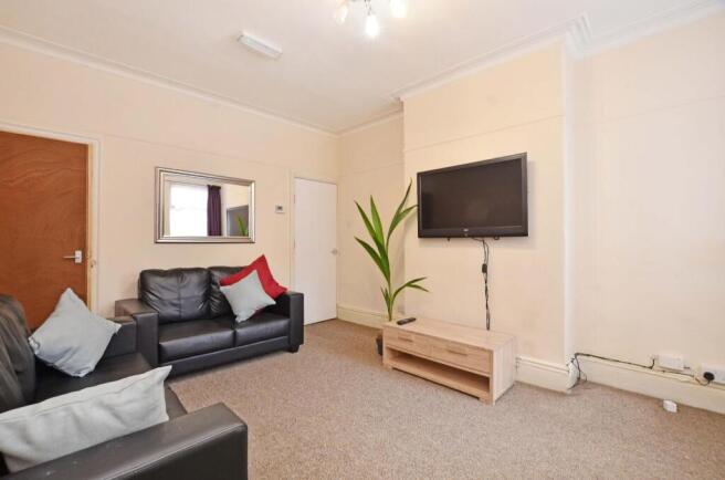 446 Ecclesall Road, living room.JPG