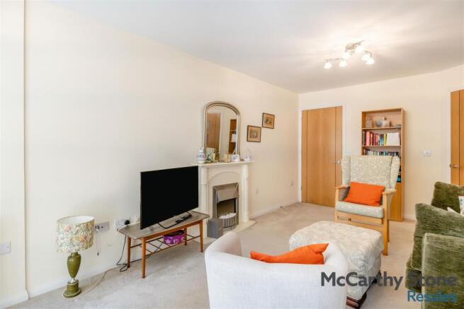 8698499-interior11.jpg