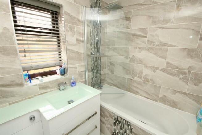 CONTEMPORARY BATHROOM