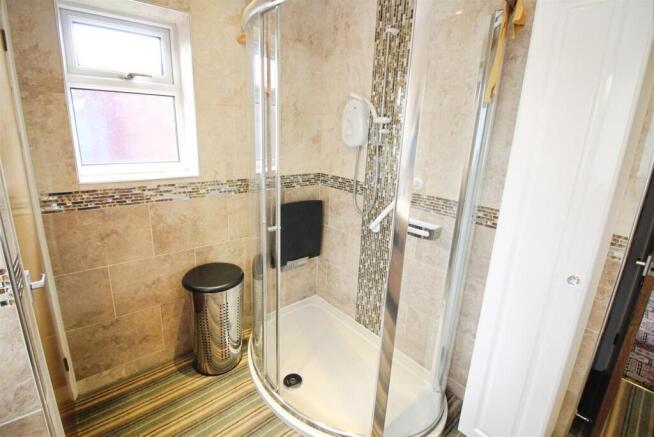 3 bed Semi-Detached Bungalow for sale Image 11