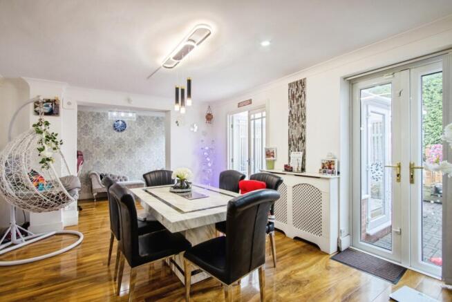 4 bed Detached for sale Image 4