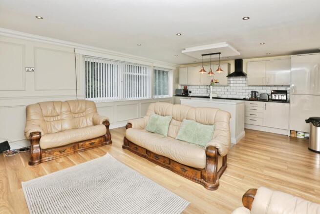 Lounge / Kitchen