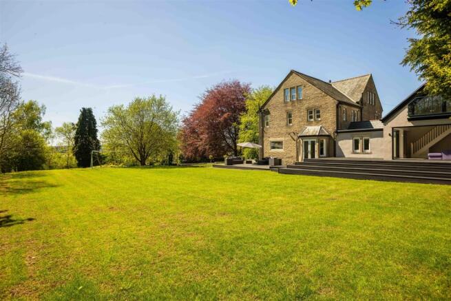 Garden/potential leisure area