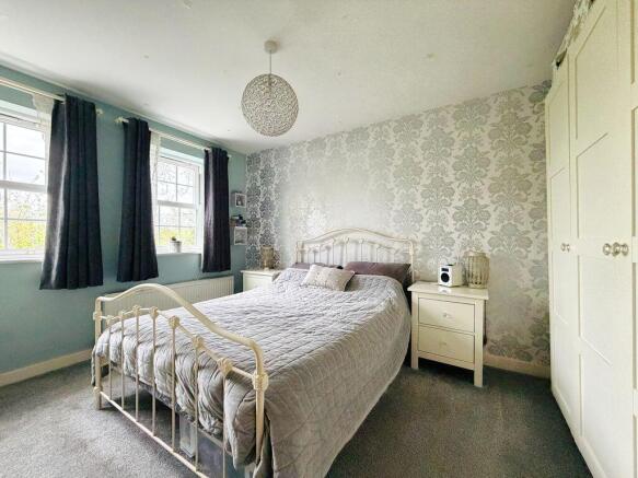 4 bed Semi-Detached for sale Image 12