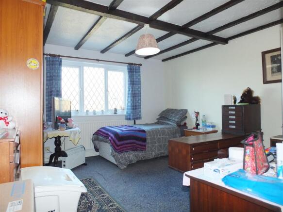 Bedroom 1.jpg