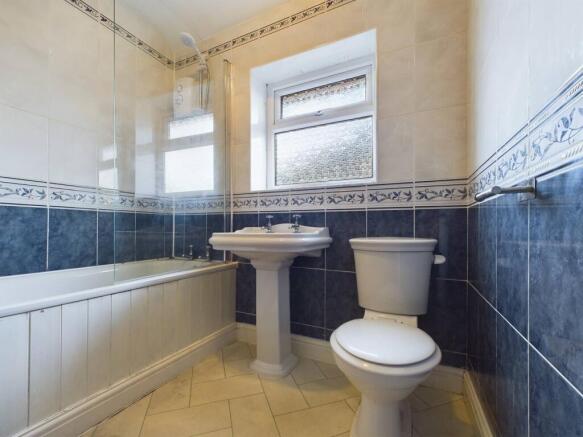 3 bed Semi-Detached to rent Image 11