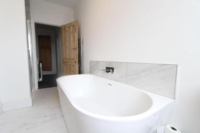 3 bed Terraced to rent Image 5