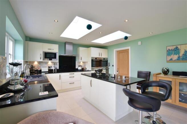Kitchen/ Dining Room