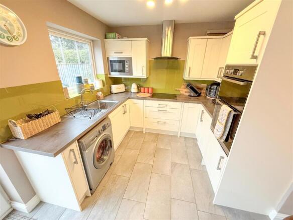 OPEN PLAN LIVING DINING KITCHEN