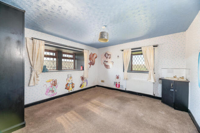 5 bed Detached for sale Image 11