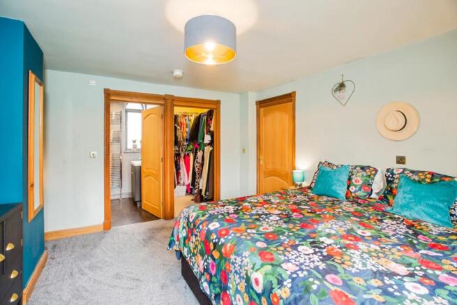 4 bed Detached for sale Image 12