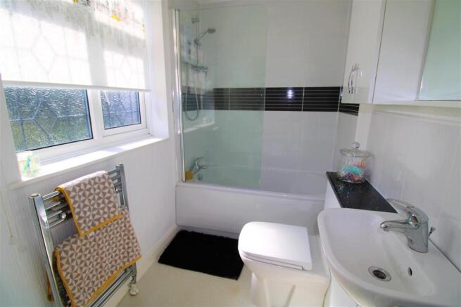 ensuite.JPG