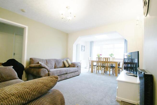 Living room 1.JPG