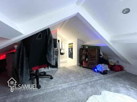Attic spaceB.JPG