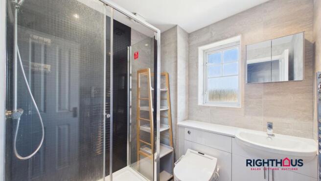 3 bed Flat to rent Image 4