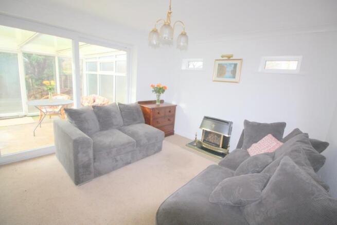 Bungalow: Living Room