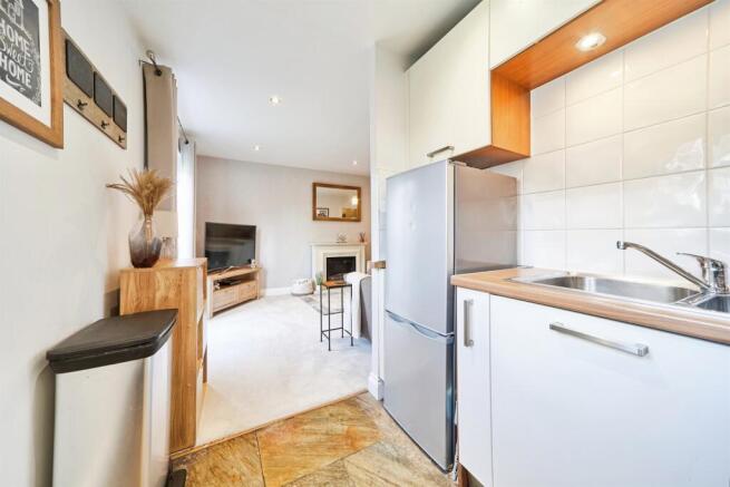 2 bed Apartment for sale Image 6