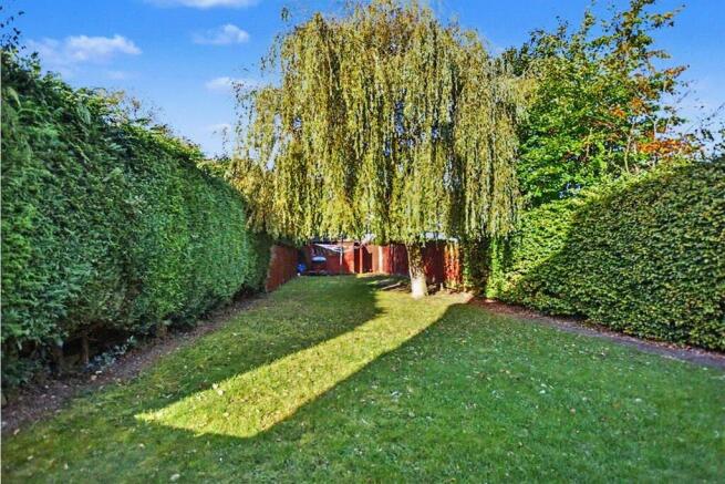 5 bed Detached for sale Image 8