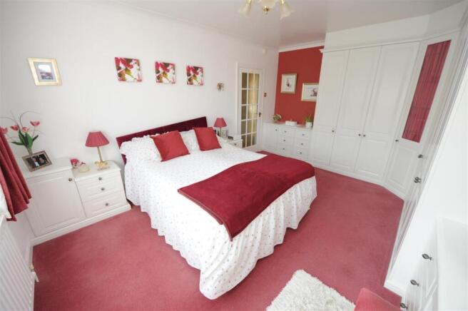 3 bed Detached Bungalow for sale Image 12
