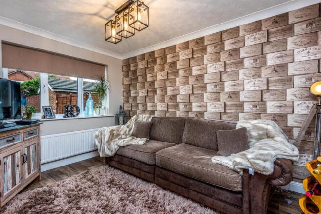 Snug/Dining Room