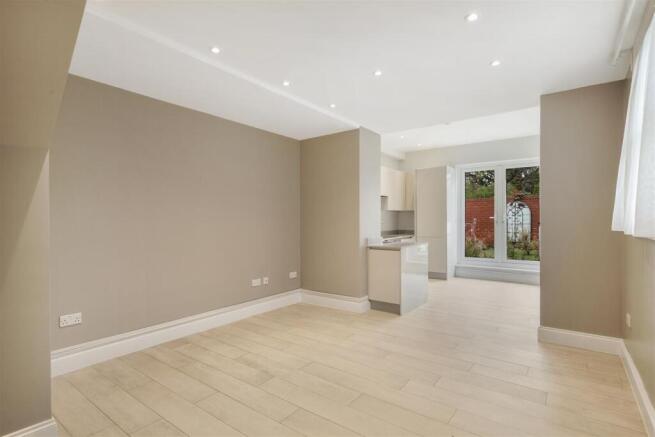 Flat 2, 25 Brougham Road - 3551xs7VIotp2FFfRJEU.jp