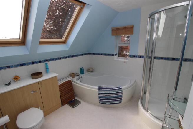 Stunning Family Bathroom