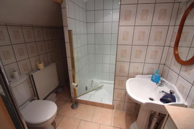 TOP FLOOR BATHROOM