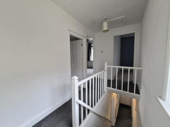 2 bed Terraced to rent Image 7