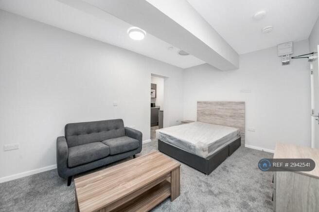Studio to rent Image 4